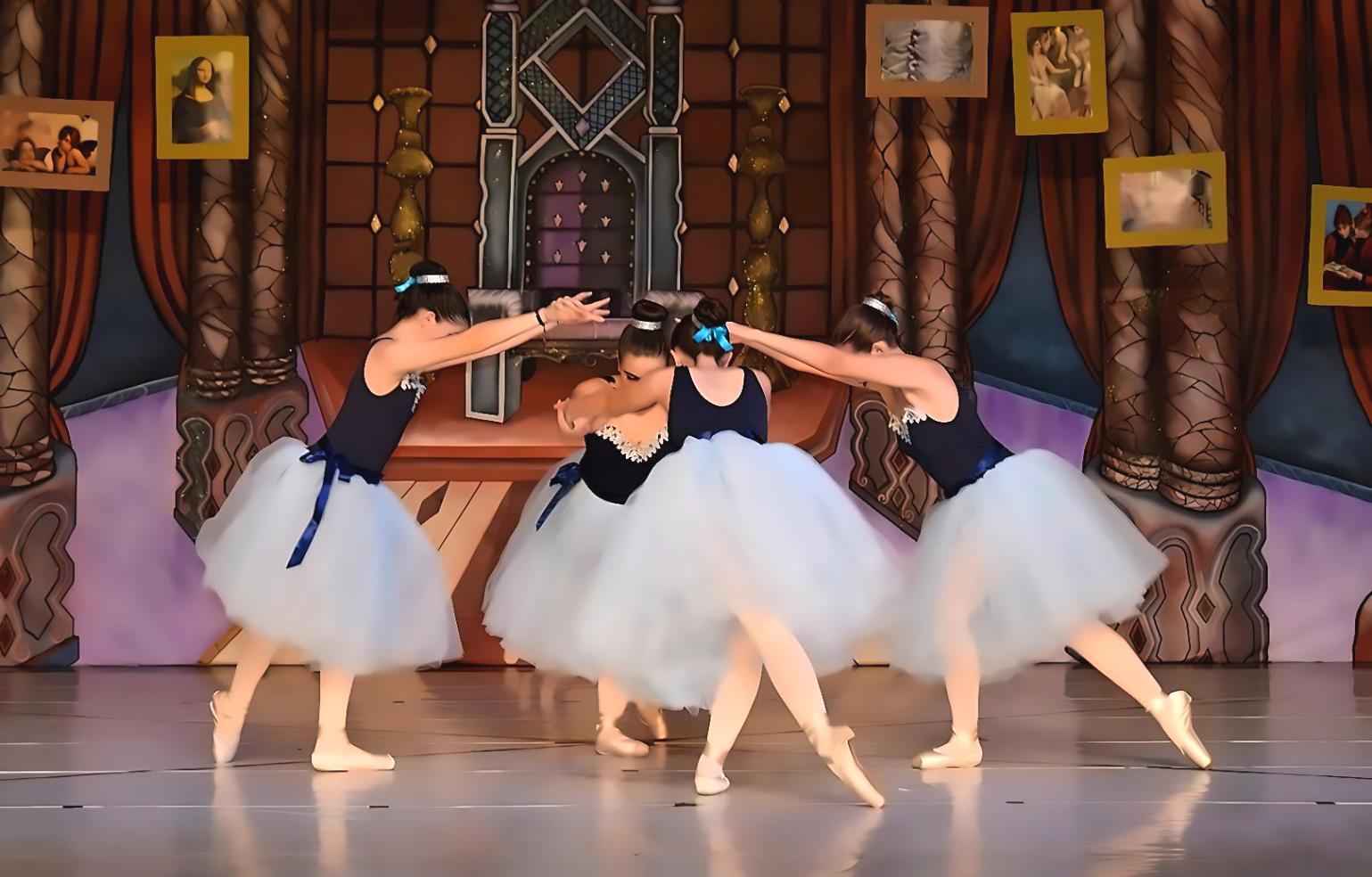 Momento di apprendimento durante una lezione di danza da sala